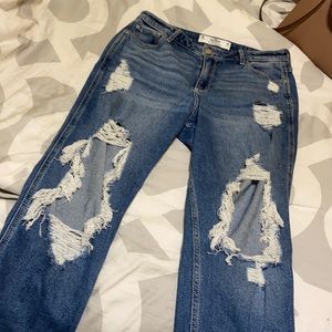 HOLLISTER CURVY HIGH RISE MOM JEANS